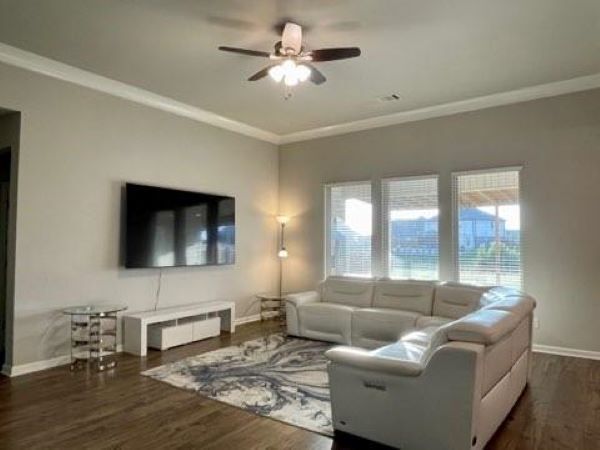 Building Photo - 440 Lakeshore Vlg E