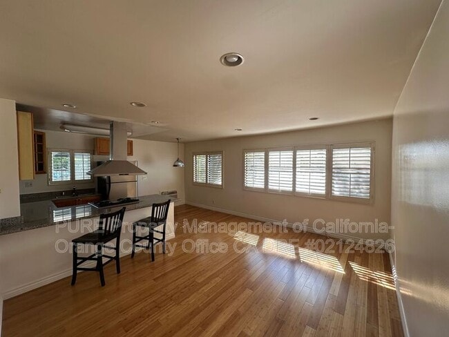 Primary Photo - 1930 N Vermont Ave