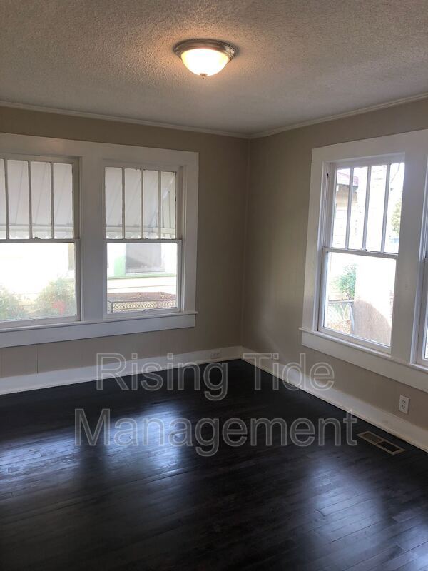 Building Photo - 225 75th St N