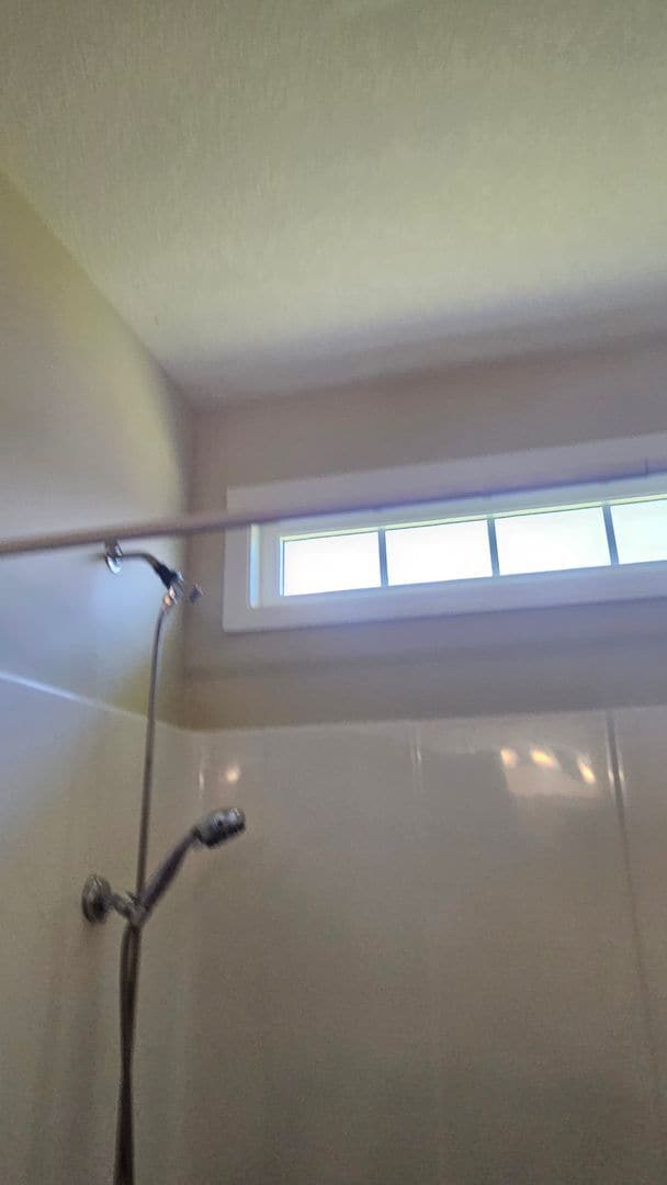 Building Photo - Knights Landing four bedroom home