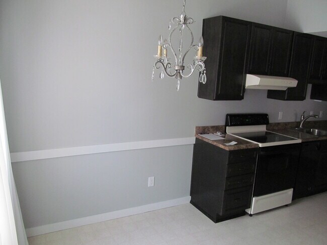 Building Photo - 3806 Blossom Terrace