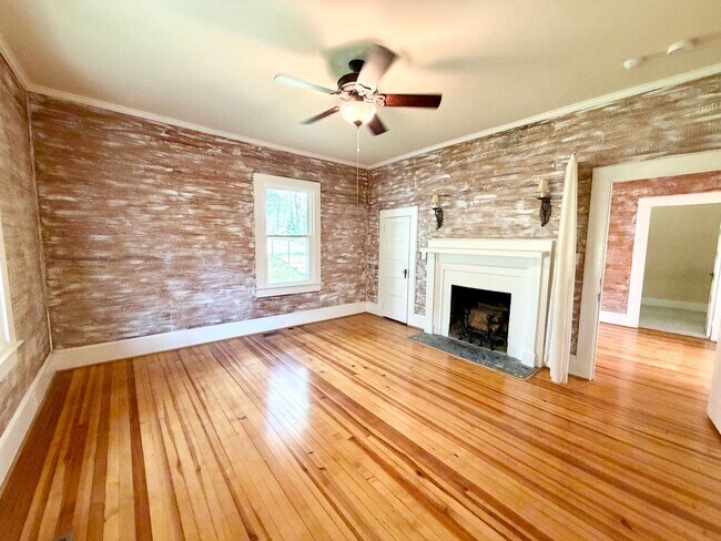 Building Photo - Lake Murray - Irmo - Offering Self Guided Tour with RENTLY!