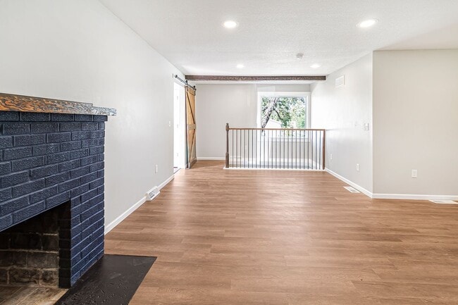 Building Photo - 181 SE State Rte 13