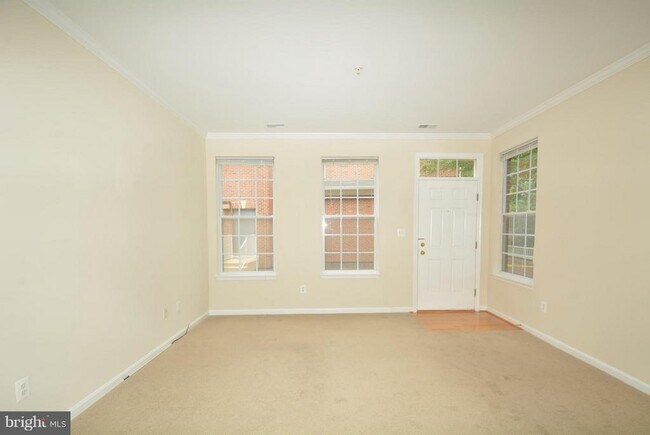 Primary Photo - 2665 Manhattan Pl