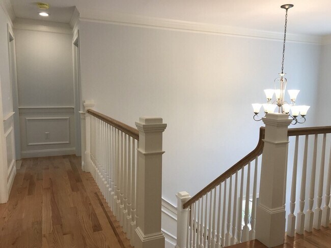 Building Photo - 53 Wellesley Rd Ext