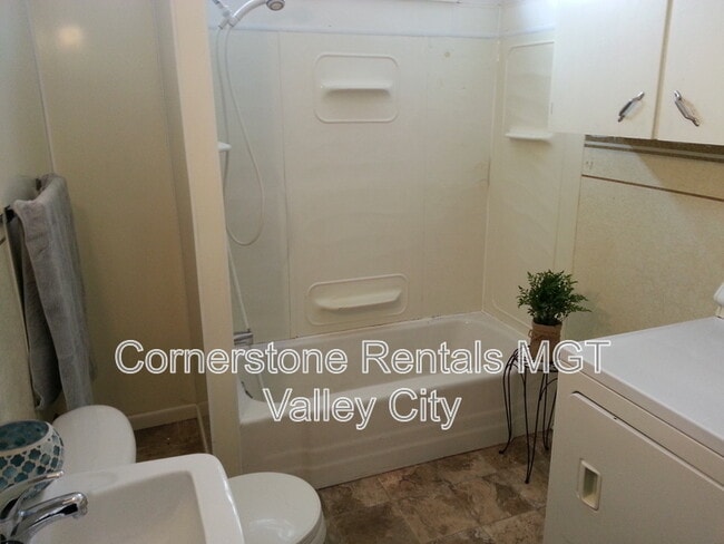 Primary Photo - 309 College St SE