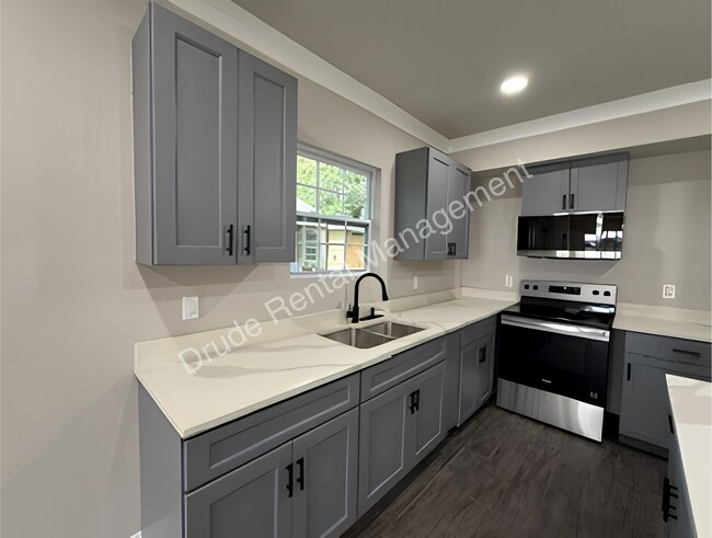 Building Photo - Remodel and Charming Home