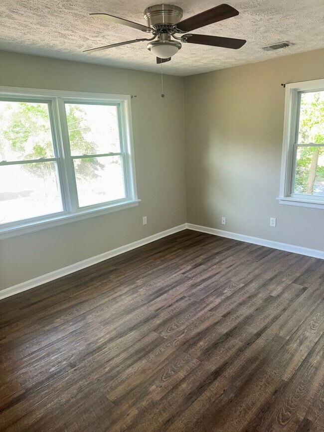 Building Photo - 40 Sue Alice Ln