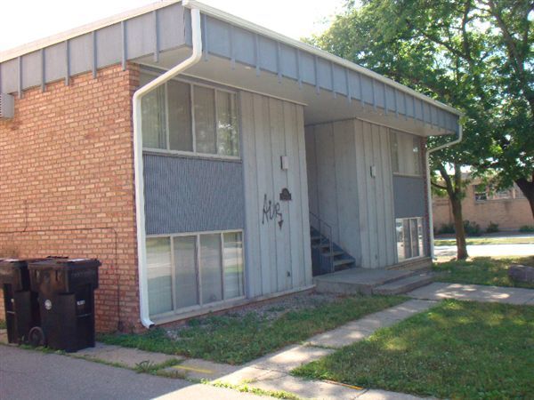 Primary Photo - 2 br, 1 bath Apartment - 402 Hill St