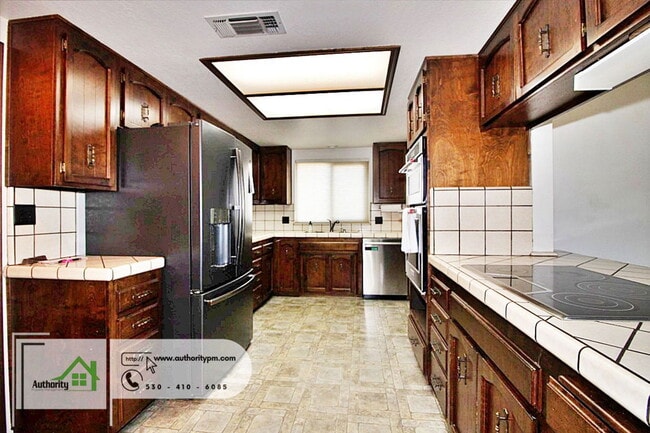 Building Photo - 20231 Margarita Ct E