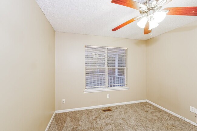 Building Photo - 5837 Janet Dr