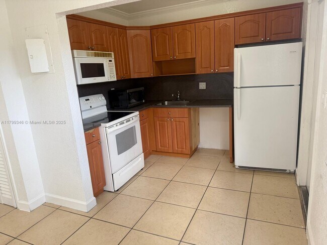 Building Photo - 4701 NW 9th Dr