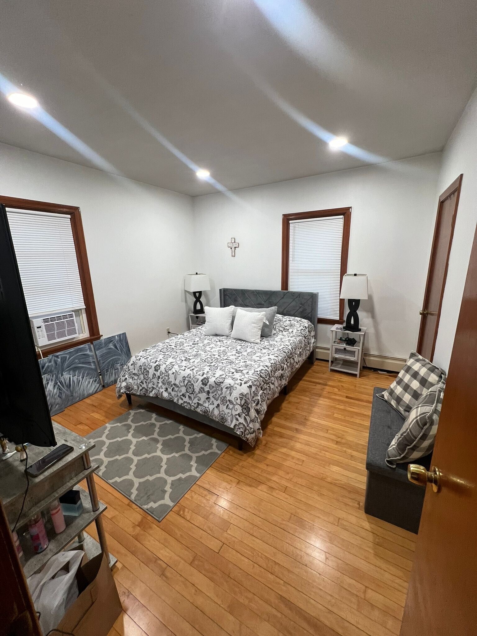 Building Photo - 31 Anthony St