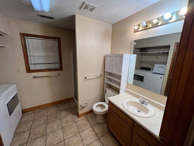 Building Photo - 201 Pearl Street