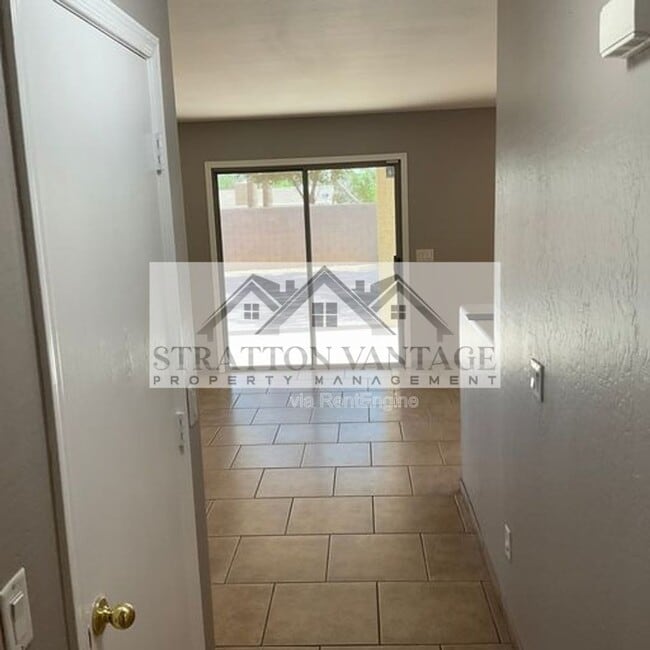 Building Photo - 10646 W Alvarado Rd