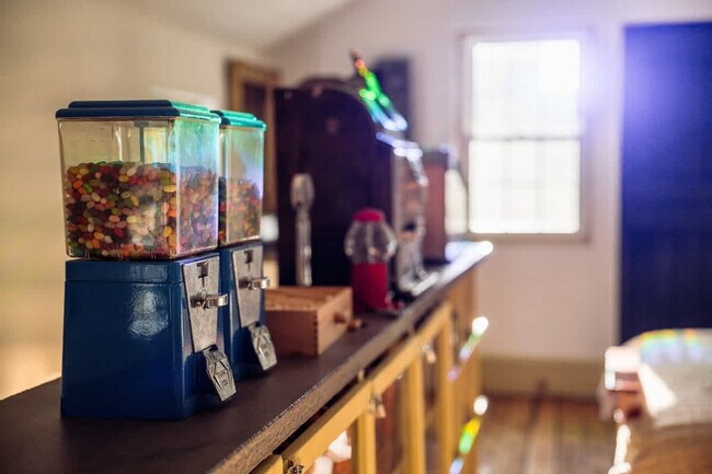 Building Photo - 1357 Canal Rd