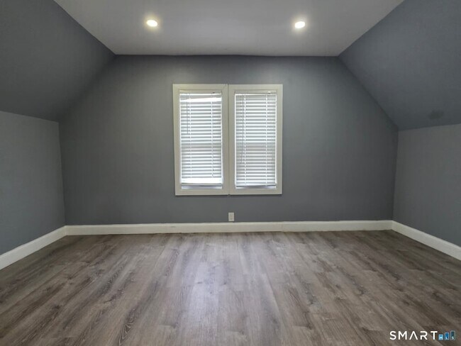 Building Photo - 979-981 Hancock Avenue Unit 3