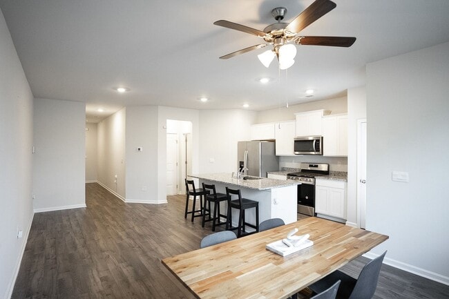 Building Photo - 950 Quaint Parish Cir