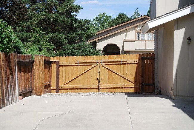 Building Photo - 4 Bedroom Home in Southwest Reno!