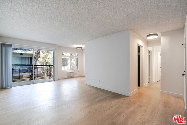 Primary Photo - 1352 S Carmelina Ave