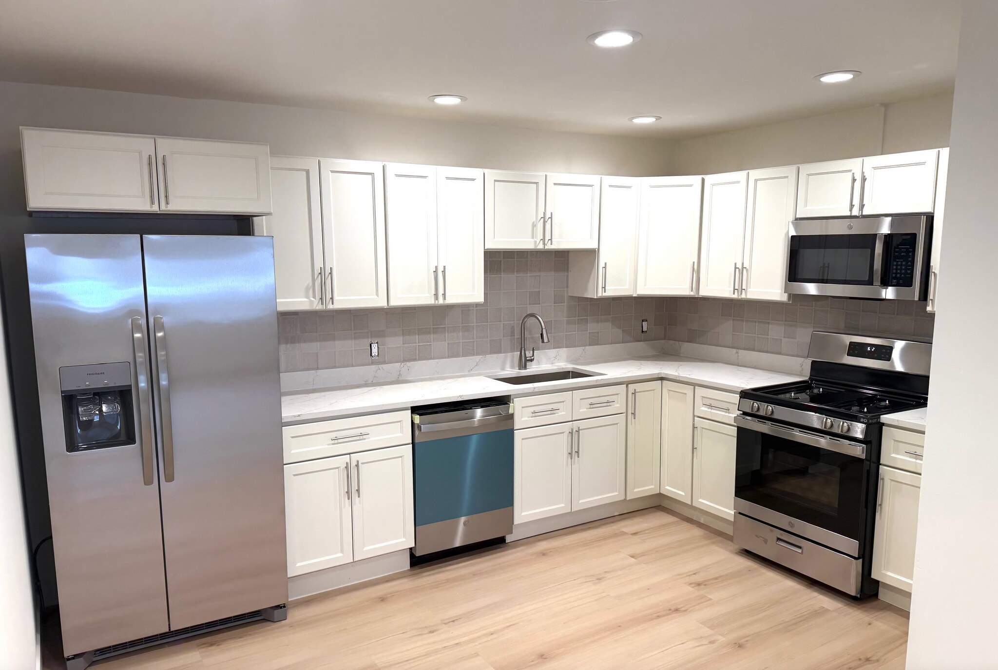 Building Photo - 23057 E Main St