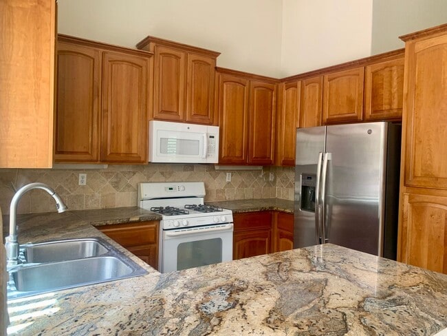 Building Photo - 4 bedroom 2 bath Empire Ranch home