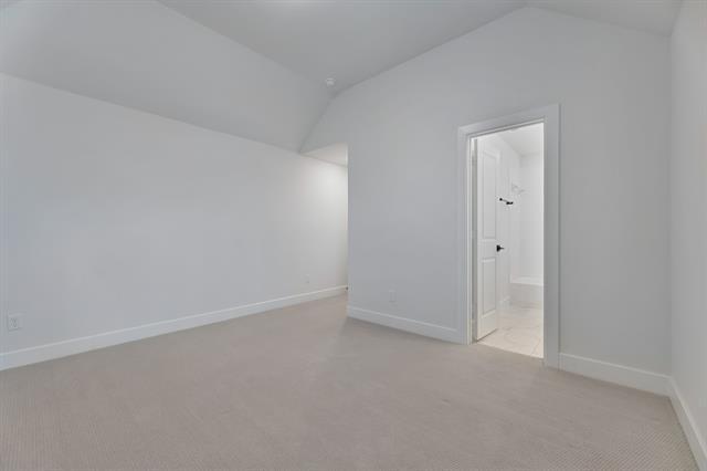 Building Photo - 545 Goose Lake Dr