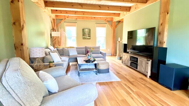 Building Photo - 7 Silo Ln