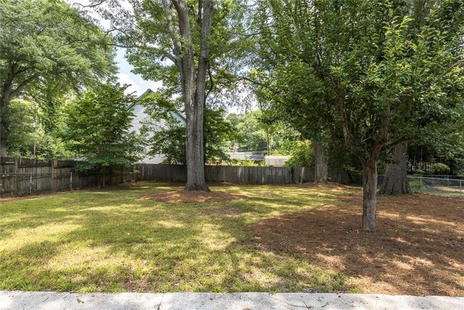 Building Photo - 3026 Brook Dr