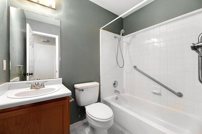 Building Photo - 301 Nicole Way