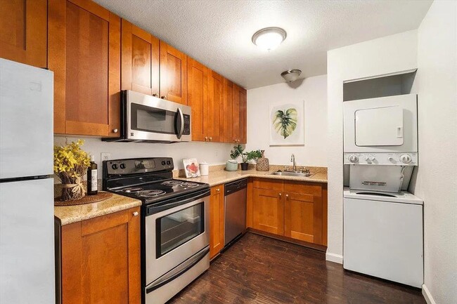 Building Photo - 820 Casanova Ave