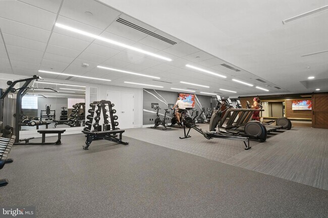 Building Photo - 616 E Street NW Unit 246