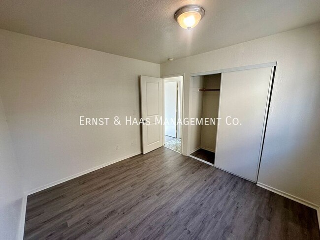 Building Photo - Lovely 2 Bedroom Apartment in Long Beach!