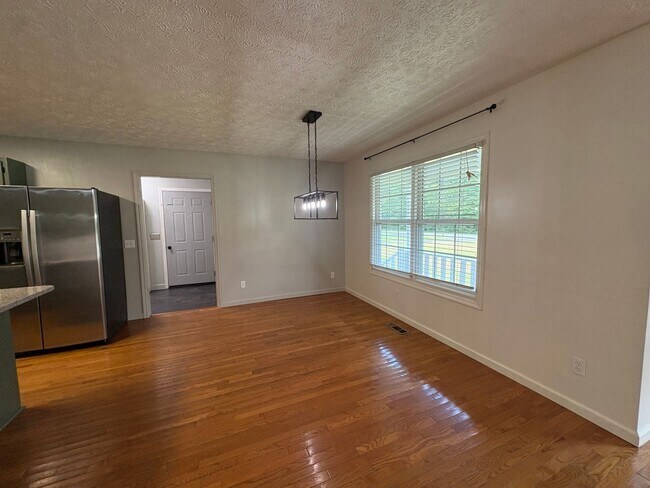 Building Photo - 671 Circle Dr