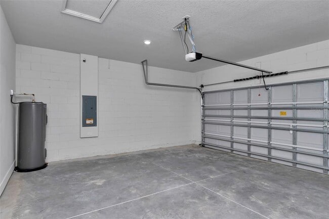 Building Photo - 7911 N Pocono Dr