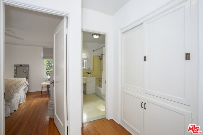 Building Photo - 1033 9th St