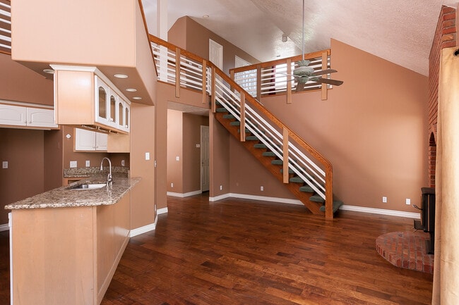 Building Photo - Pet-friendly home in downtown Hurricane