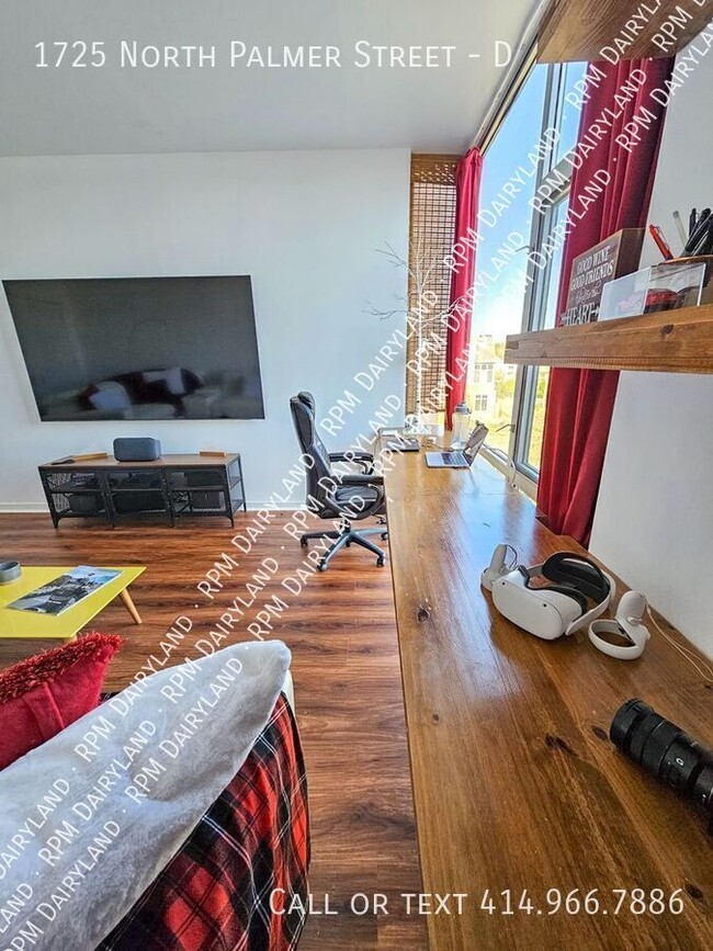 Building Photo - Stunning Brewer's Hill Townhome, 5 floors,...