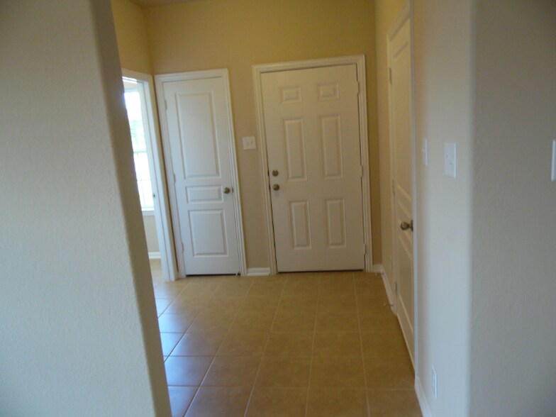 Building Photo - 2 Supiro Ct