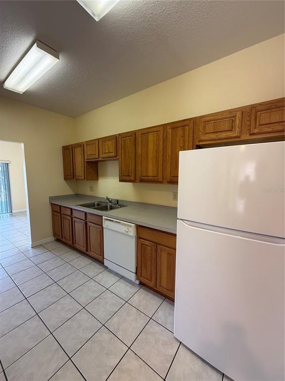 Building Photo - 2212 Garden Lake Dr