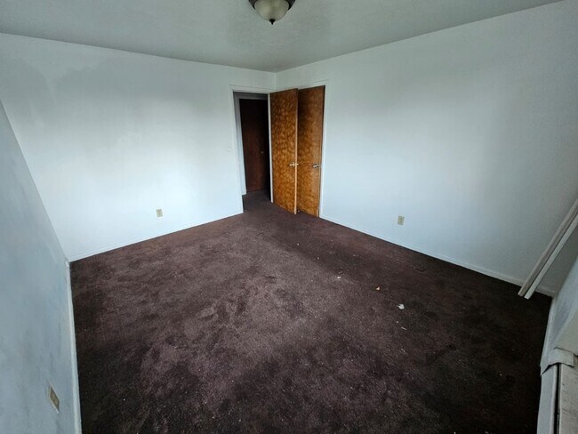 Building Photo - 1885 N Taylor Rd