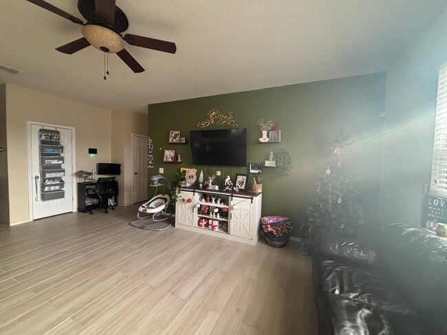 Building Photo - 687 Petal Mist Ln