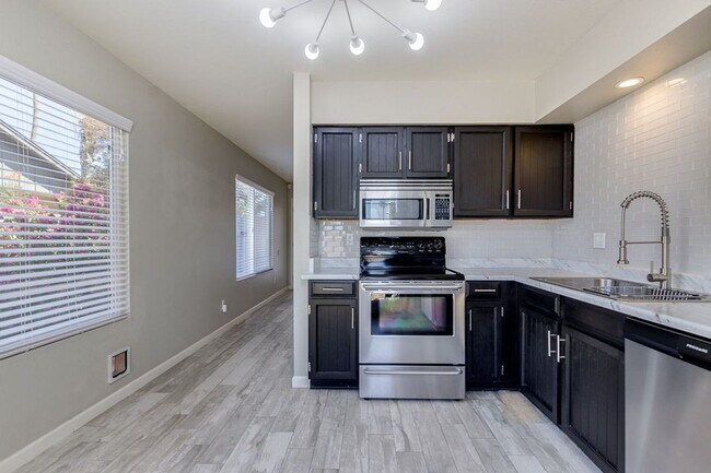 Building Photo - Modern 3 BD 2 BA Home on Mesa/Chandler/Tempe Border!