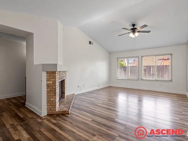 Building Photo - Lovely Home In Southwest Bakersfield!