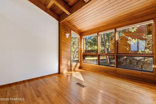 Building Photo - 2255 Pine Dr