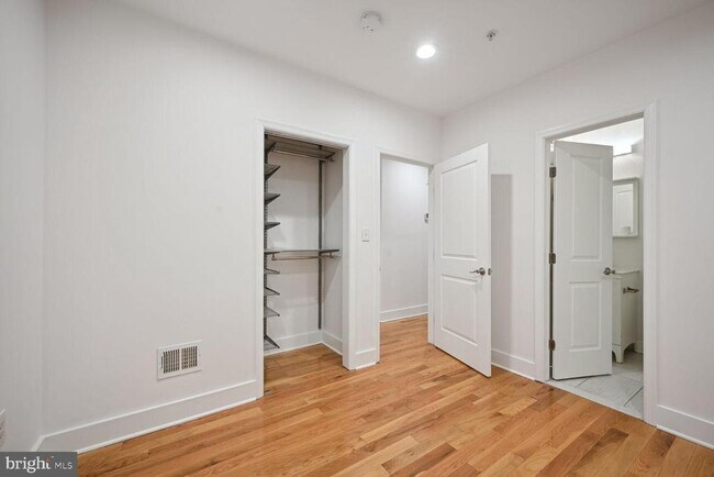 Building Photo - 1224 Holbrook St NE