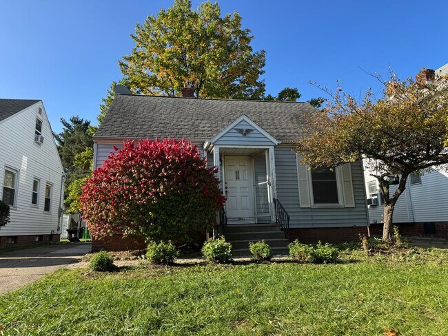 Primary Photo - Newly updated 3 bd house in Euclid- NO VOU...