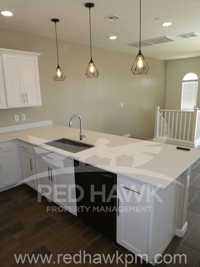 Building Photo - Gorgeous, Modern Three Bedroom, Two Bathro...