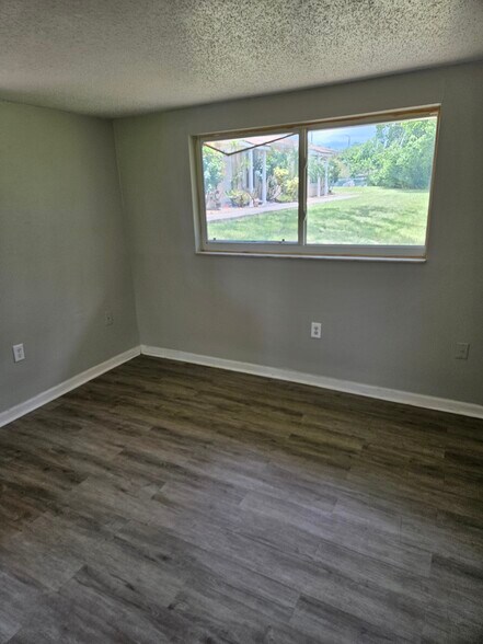Building Photo - 6608 Chalice St