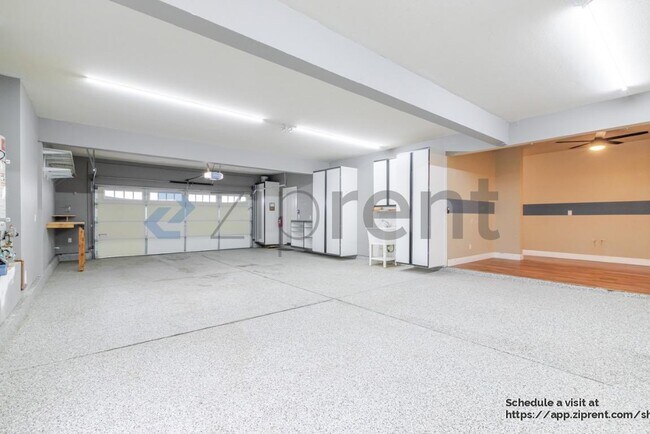 Building Photo - 4042 Plateau Cir